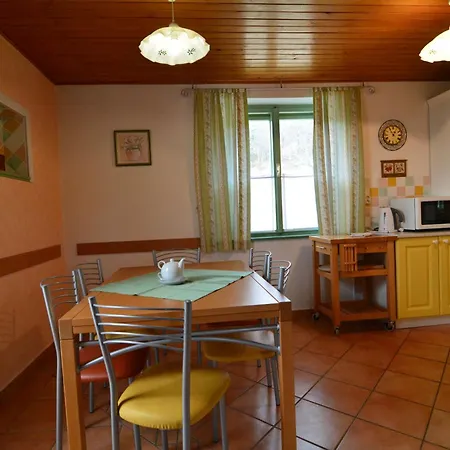 Eko Homestead Luka - Escape Room, Archery, Bbq, Rafting And More - Guest house Vrh pri Fari
